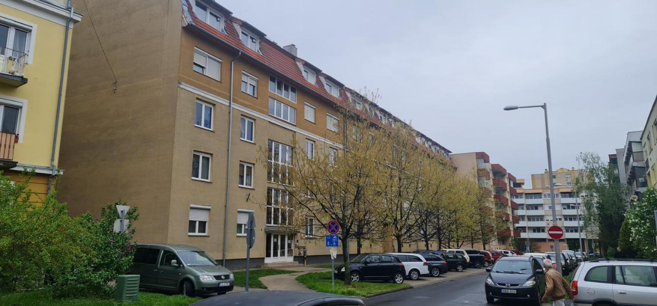 절러에게르세그 Ybs Apartman 아파트 외부 사진