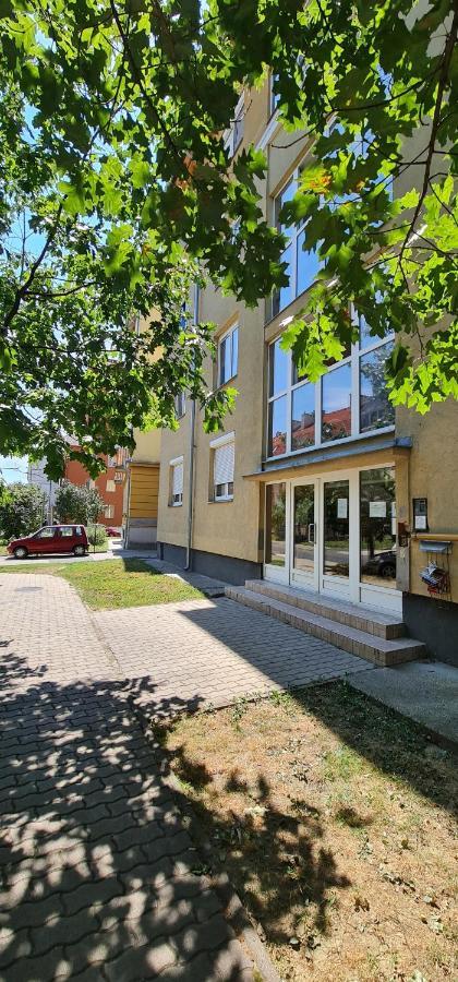절러에게르세그 Ybs Apartman 아파트 외부 사진