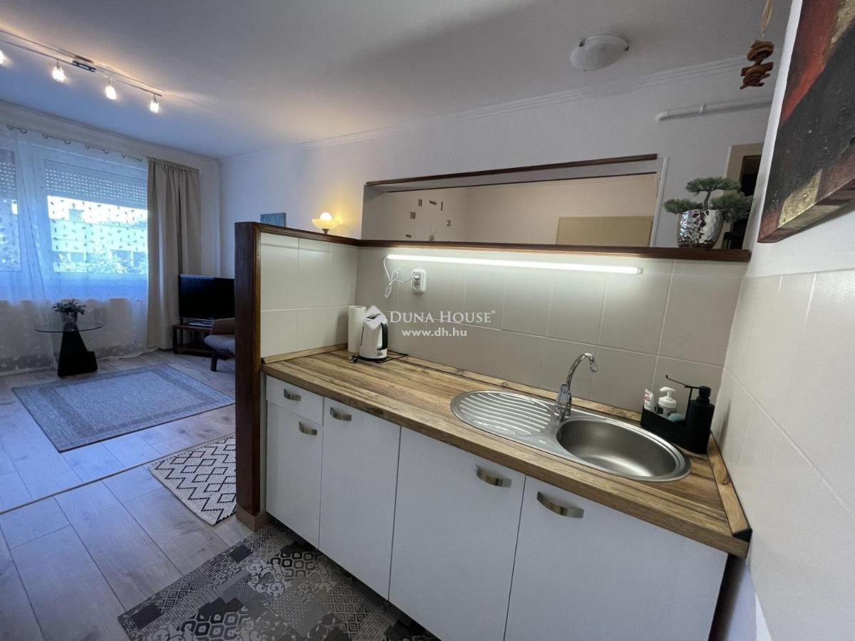 절러에게르세그 Ybs Apartman 아파트 외부 사진